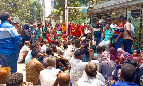 বাড়ির সামনে ভূমিহীনদের অনশন ভাঙালেন ভূমিমন্ত্রী