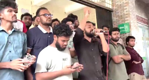 রুয়েটে ছাত্ররাজনীতি বন্ধের দাবিতে বিক্ষোভ