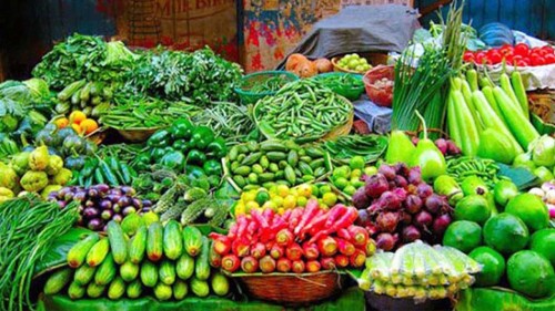 বৃষ্টির প্রভাবে চড়া সবজির বাজার