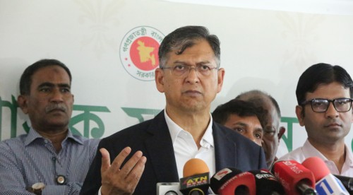 ১০ হাজার আগ্নেয়াস্ত্র এখনো জমা হয়নি: স্বরাষ্ট্রমন্ত্রী