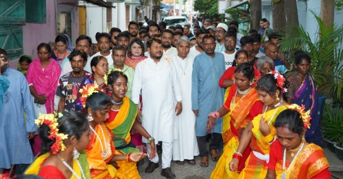 কয়েরদাঁড়া খ্রিস্টানপাড়ায় রাসিক প্রশাসককে সংবর্ধনা