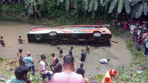 কুষ্টিয়ায় যাত্রীবাহী বাসের সঙ্গে ট্রাকের সংঘর্ষ, নিহত ৪
