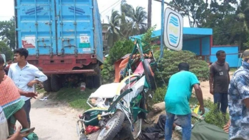 তিন ঘণ্টার ব্যবধানে সড়কে ঝরে গেল ১৩ প্রাণ
