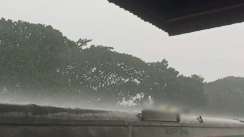ট্রেনের ছাদে বজ্রপাত, একজনের মৃত্যু