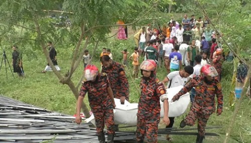 টাঙ্গাইলে ট্রাক উল্টে ১৫ জন নিহত