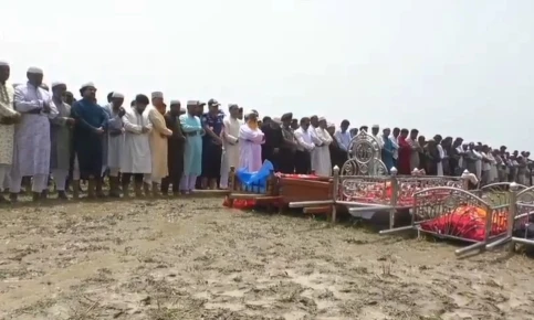ট্রাক উল্টে নিহত ৯ জনের নওগাঁয় দাফন সম্পন্ন