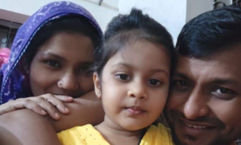 বাসের ধাক্কায় স্বামী-স্ত্রী-সন্তান নিহত