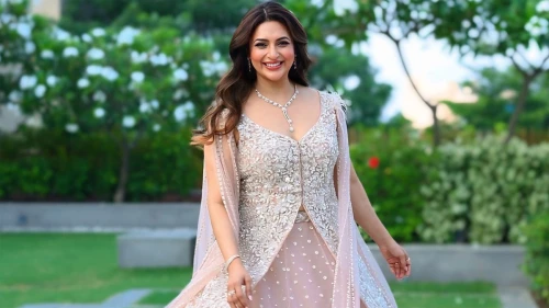 বিয়ের ১০ বছর পর যমজ সন্তানের মা হলেন অভিনেত্রী