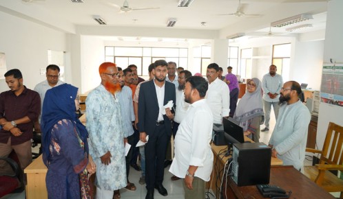 কর্মকর্তা-কর্মচারীদের সাথে রাসিক প্রশাসকের ঈদ শুভেচ্ছা বিনিময়