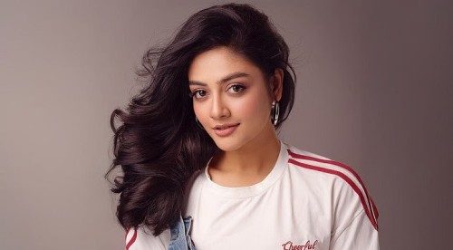 বিয়ের ছয় মাসের মাথায় অভিনয় ছাড়লেন সায়মা