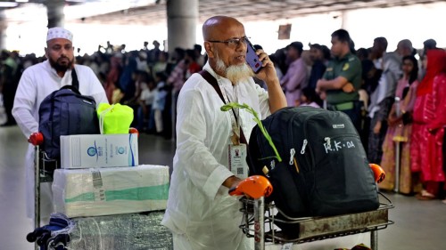 দেশে ফিরেছেন ৩২ হাজার ৮৩২ হাজি