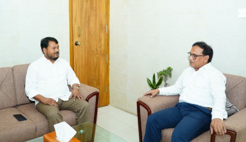 রাজশাহী বিভাগীয় কমিশনারের সাথে রাসিক প্রশাসকের সৌজন্য সাক্ষাৎ