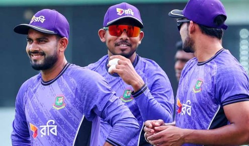 মোসাদ্দেককে নিয়ে মিরাজের উচ্ছ্বাস