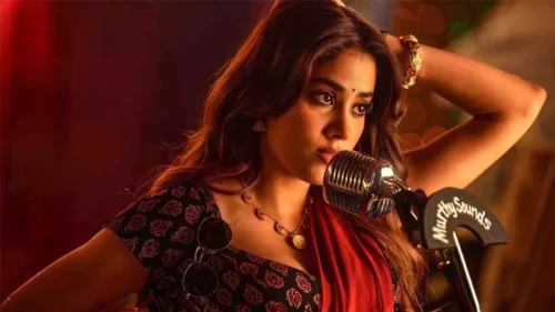 ‘পেদ্দি’ থেকে মুছল জাহ্নবীর আবেদনময়ী দৃশ্য