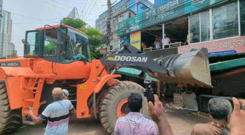 রাজশাহীতে ফুটপাত দখলমুক্ত করতে রাসিকের সাঁড়াশি অভিযান