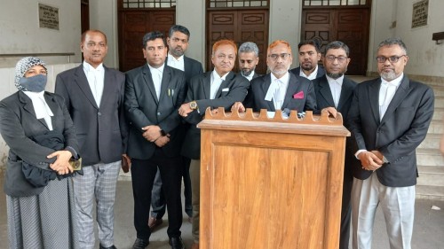 একযোগে ১৮ ডেপুটি ও সহকারী অ্যাটর্নি জেনারেলের পদত্যাগ