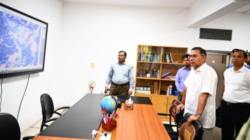 মহাকাশ গবেষণা প্রতিষ্ঠান ‘স্পারসো’ আকস্মিক পরিদর্শনে প্রধানমন্ত্রী
