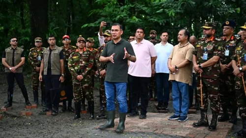 বিস্তীর্ণ জঙ্গলে সেনাবাহিনীর প্রশিক্ষণ মহড়ায় প্রধানমন্ত্রী