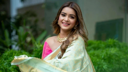 শাড়ি নিয়ে প্রতারণায় তিশাকে আদালতে হাজিরের নির্দেশ