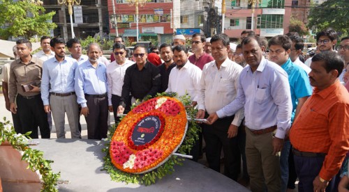 জুলাই শহিদ দিবসে শহিদ স্মৃতিস্তম্ভে রাসিক প্রশাসকের শ্রদ্ধা নিবেদন