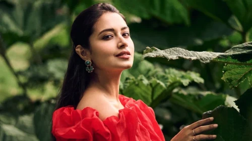 কক্সবাজারে ফিরে আসার টান ফারিণের