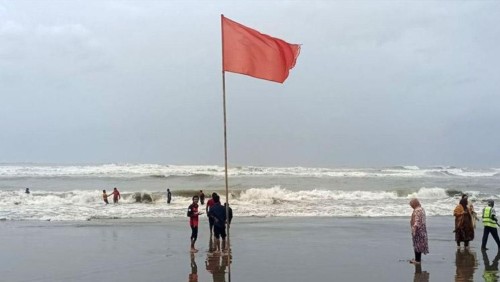 চার সমুদ্রবন্দরে ৩ নম্বর সতর্ক সংকেত