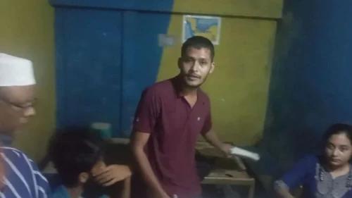 চায়ের দোকানে বসে এইচএসসির খাতা দেখছিলেন পরীক্ষক, জব্দ ৪০০ উত্তরপত্র