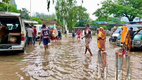 ভারী বৃষ্টিতে রাজশাহী নগরে জলাবদ্ধতা, স্বস্তিতে কৃষক
