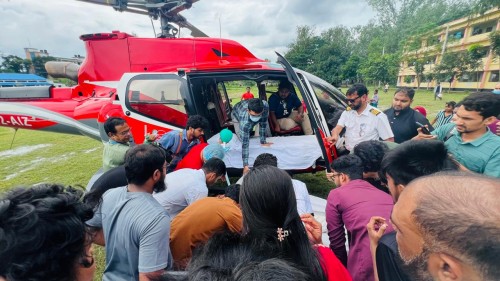 আহত শিক্ষার্থীকে এয়ার অ্যাম্বুলেন্সে ঢাকার হাসপাতালে পাঠাল রুয়েট
