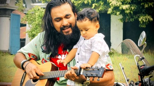 পুরোদস্তুর ‘ফ্যামিলি ম্যান’ গায়ক নোবেল