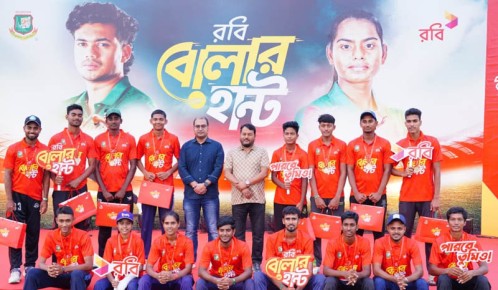 রবি বোলার হান্টে রাজশাহী বিভাগীয় বাছাইপর্বে নির্বাচিতদের মাঝে পুরস্কার বিতরণ