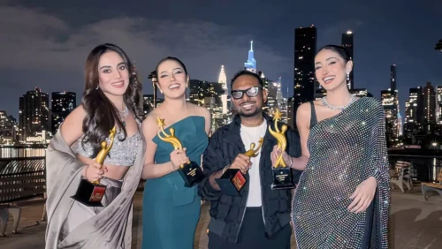 নিউ ইয়র্কে তমা-মাহি-রাফী-মিথিলার উচ্ছ্বাস