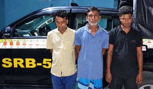 চারঘাটে ছিনতাই হওয়া ভ্যানসহ তিনজন গ্রেফতার