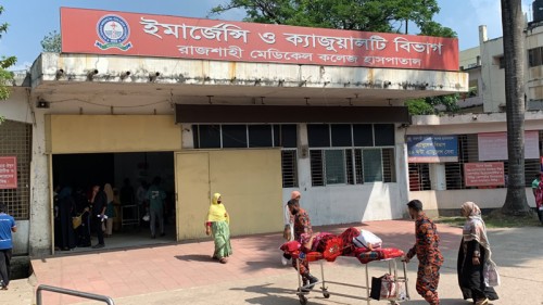 রামেক হাসপাতালে ৫ দফা দাবিতে ইন্টার্ন চিকিৎসকদের কর্মবিরতি