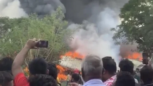 গাজীপুরে গার্মেন্টসের গোডাউনে আগুন, নিয়ন্ত্রণে ১০ ইউনিট