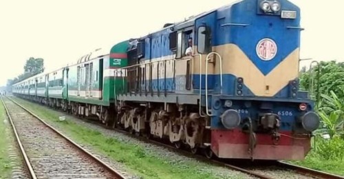 রাবি স্টেশনে দুই আন্তঃনগর ট্রেনের যাত্রাবিরতি শুরু